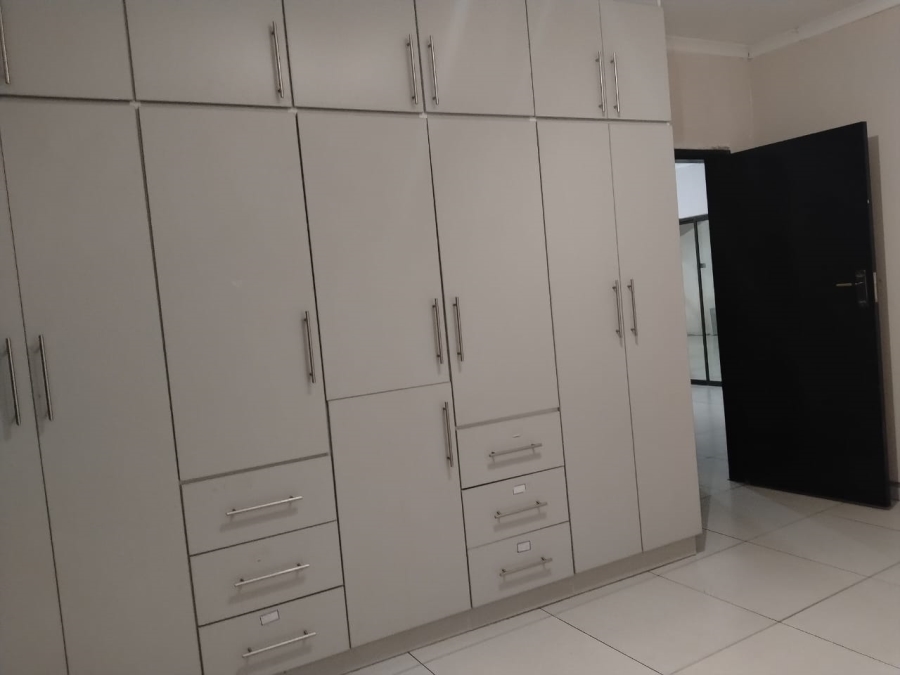 5 Bedroom Property for Sale in Flamwood North West